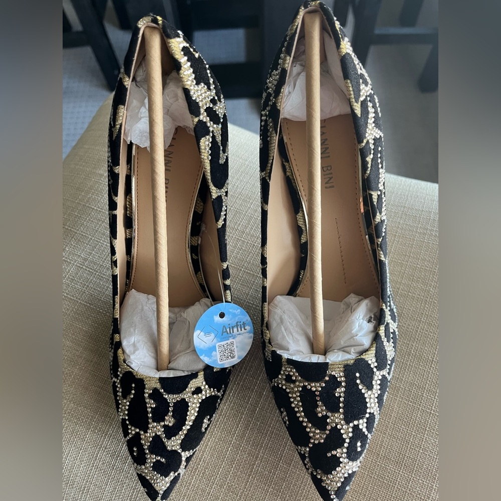 Brand NEW never worn Gianni Bini heels